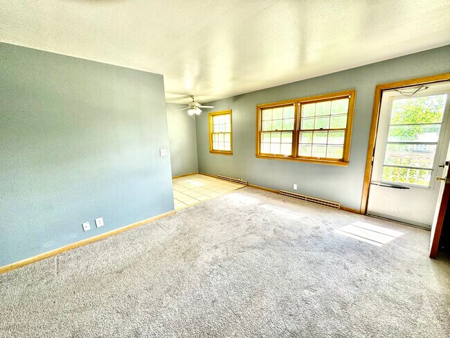 Living - 3339 S 60th St