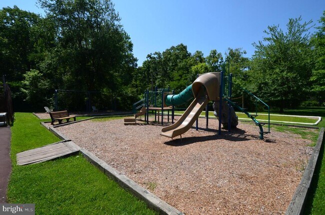 Building Photo - 3541 Oak Dr