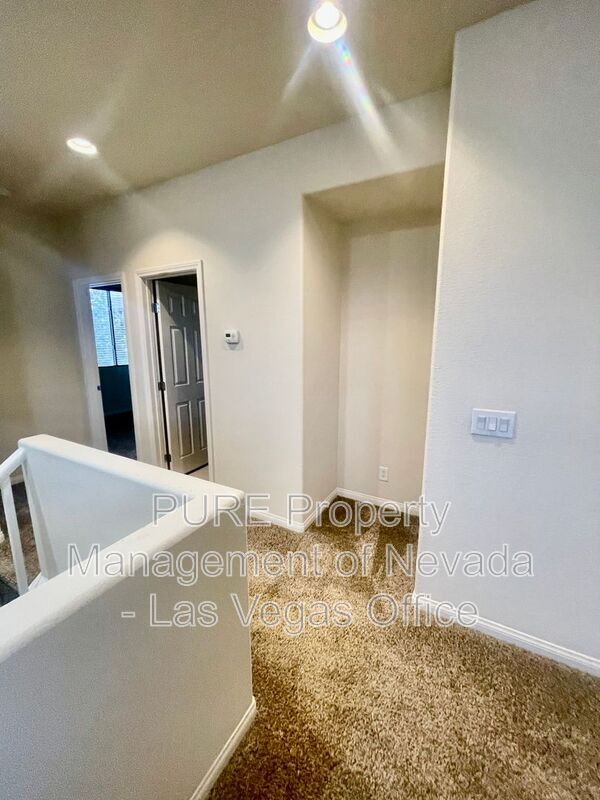 Building Photo - 117 Castle Course Ave