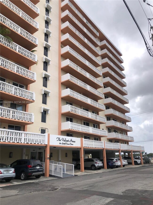 Building Photo - 801 S Ocean Dr