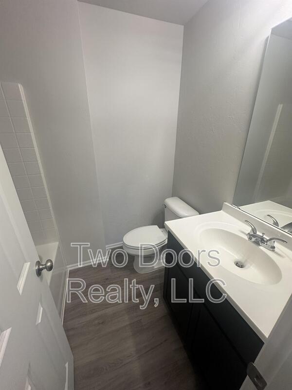 Building Photo - 1015 Ichabod Cir