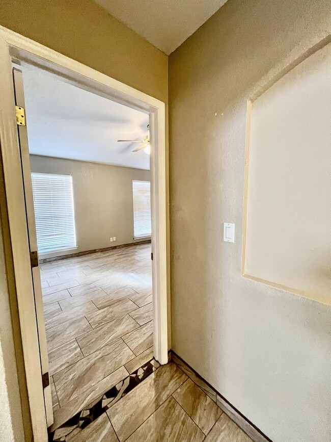 Building Photo - 12266 Amstater Cir