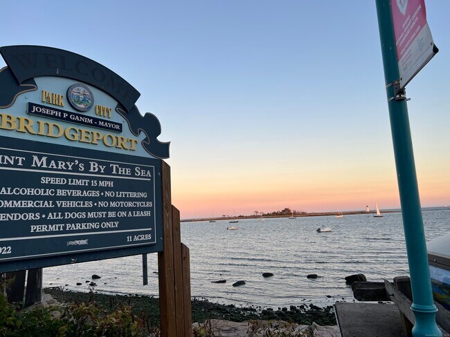 Building Photo - 26 Pearsall Pl