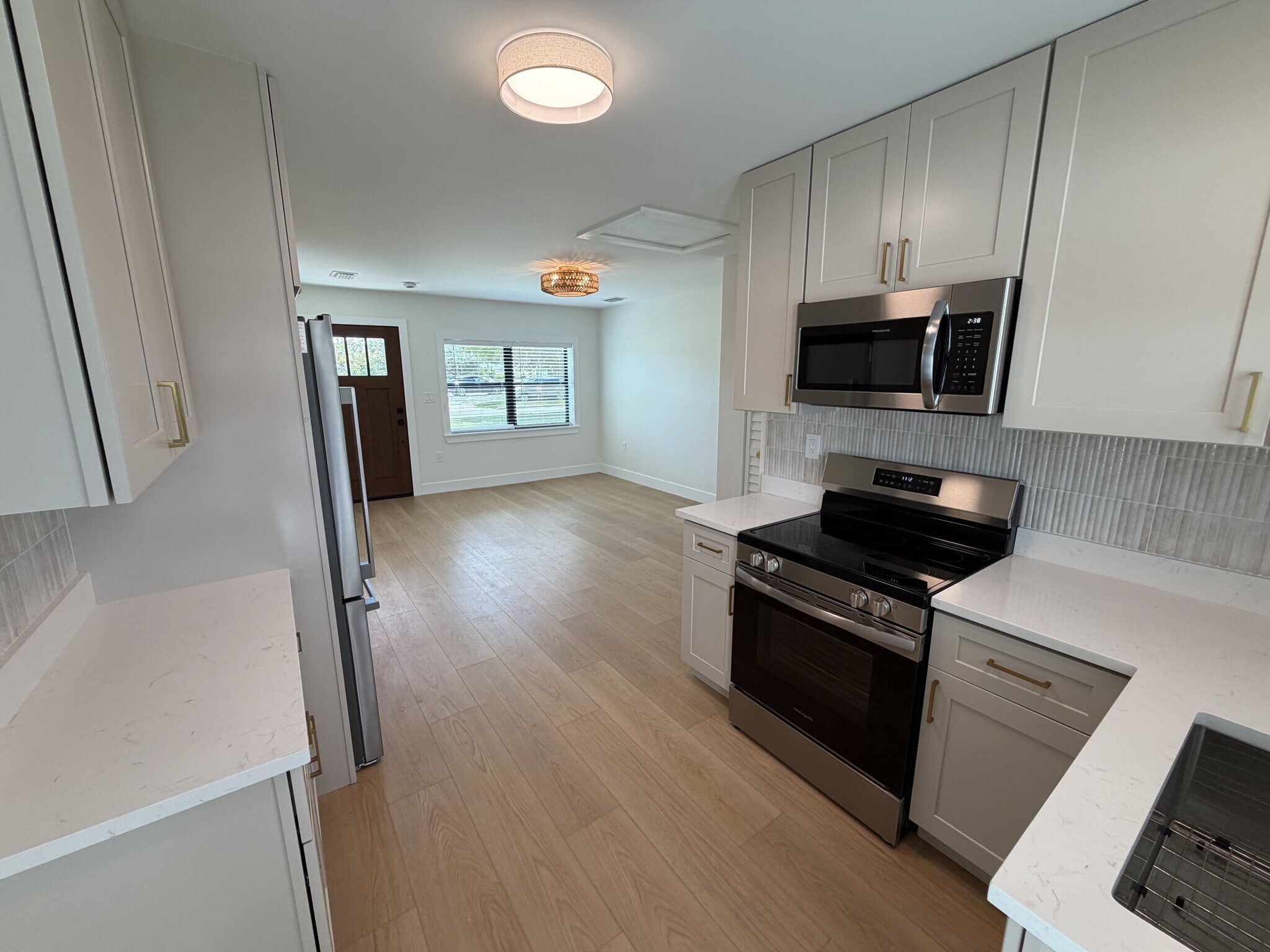 Building Photo - 2 Bed/1 Bath - Unit 2