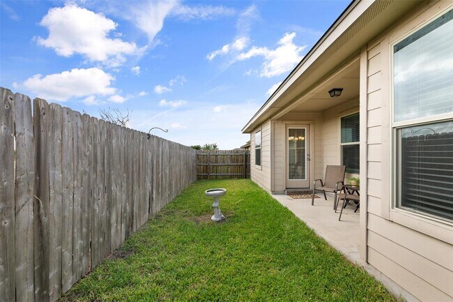 Building Photo - 208 Plata Ln