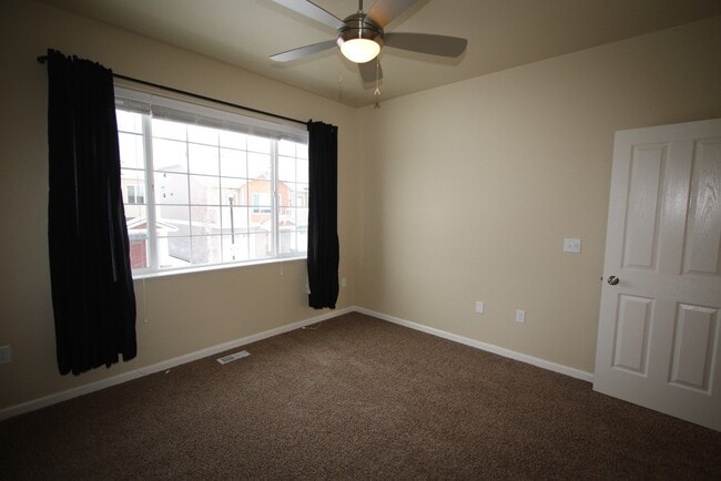 Building Photo - 3 Bedroom Condo close to JBER!
