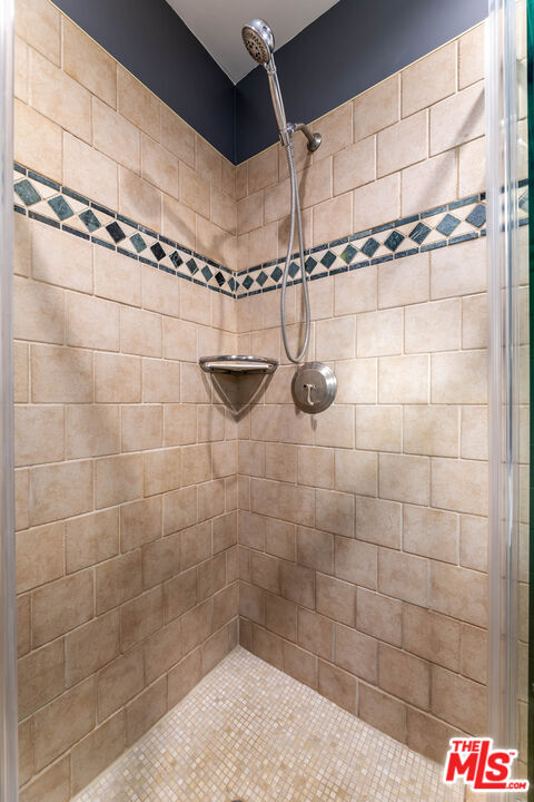 Building Photo - 1112 S Highland Ave