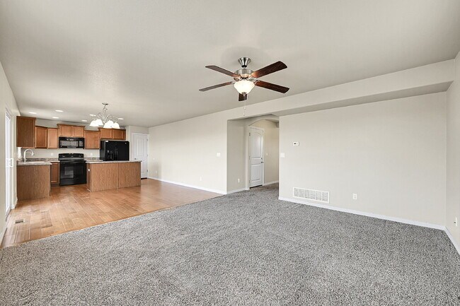 Building Photo - $2,145.00, 4-bed, 2.5-bath located in Colo...