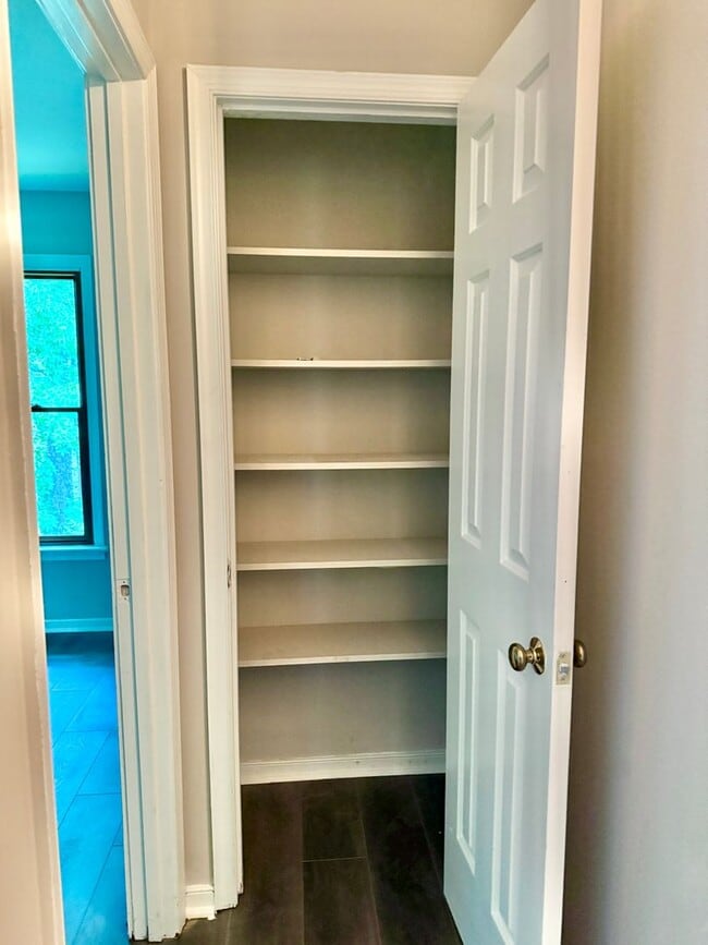 Building Photo - Adorable Recently Renovated 3 Bed 1.5 Bath...