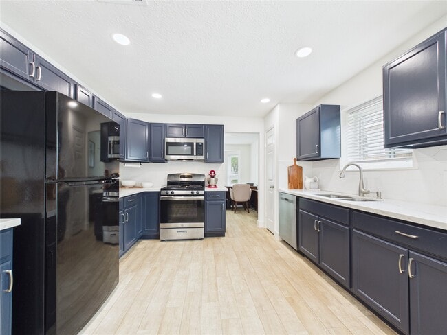 Building Photo - 1210 Berkeley Lake Ln