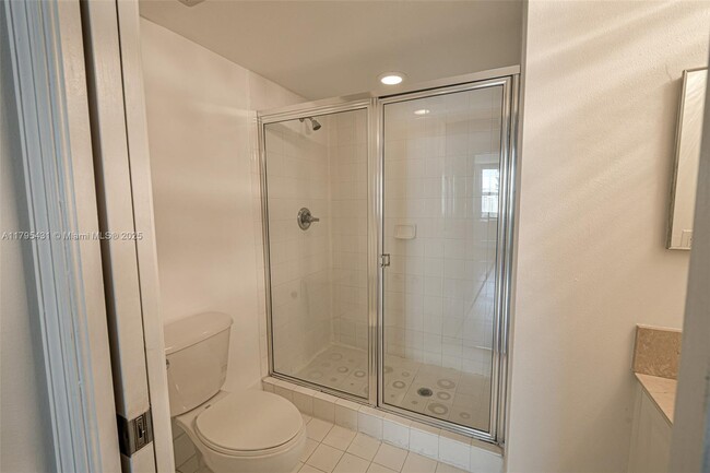 Building Photo - 1155 Brickell Bay Dr