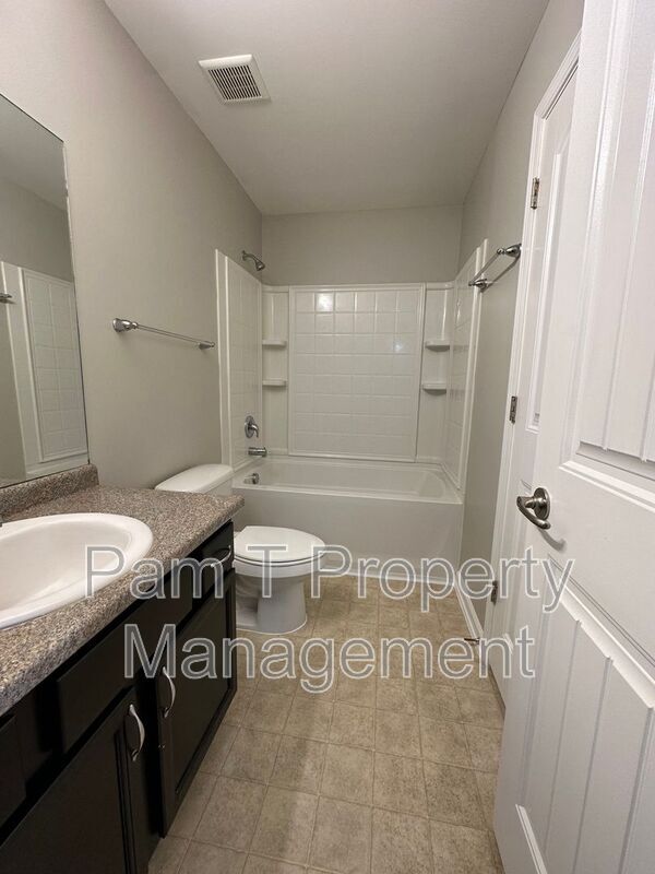 Building Photo - 106 Sonata Cir