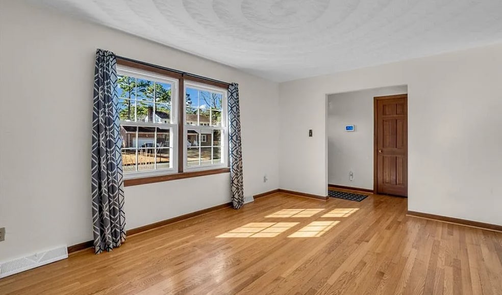 Building Photo - 561 Summit Ridge Dr