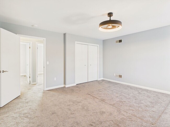 Building Photo - Beautiful Spacious Single Family in Blue Meadow Farms