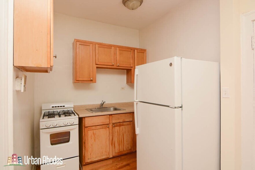 Building Photo - 4852 N Damen Ave