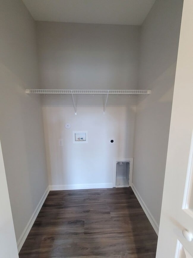 Building Photo - Welcome to our townhouse in the beautiful location of Leland, NC.