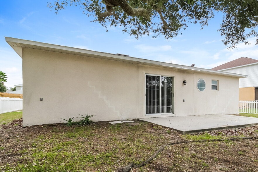 Building Photo - 932 Vanderbilt Dr