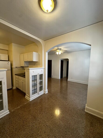 Primary Photo - 4001 N Prospect Ave