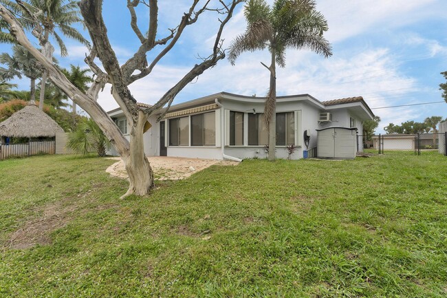 Building Photo - 5921 NE 15th Ave