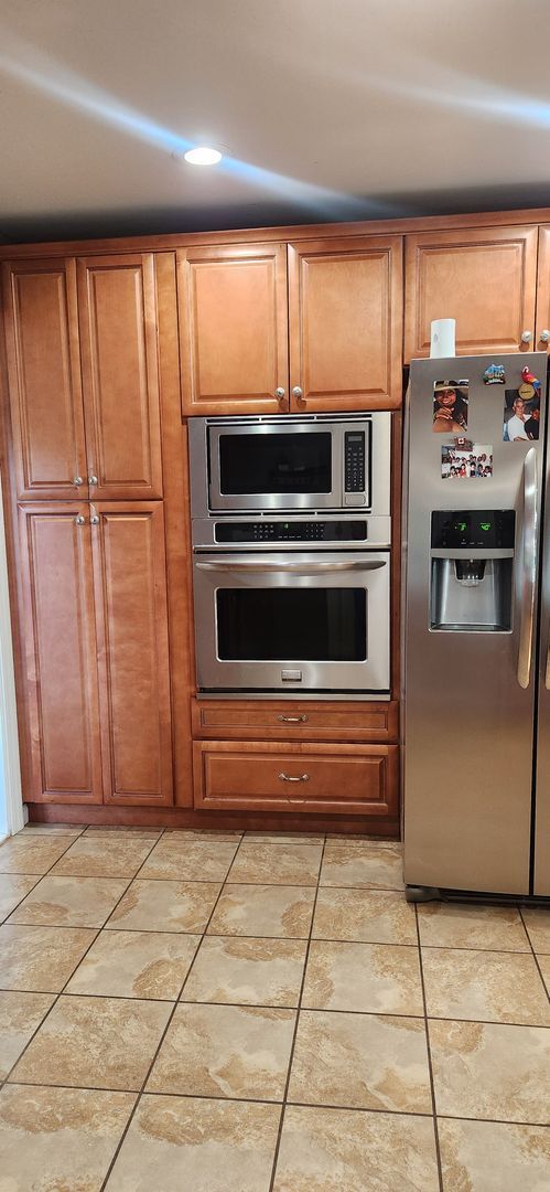 Building Photo - Large 2 Bedroom Rambler with 2 Primary Sui...