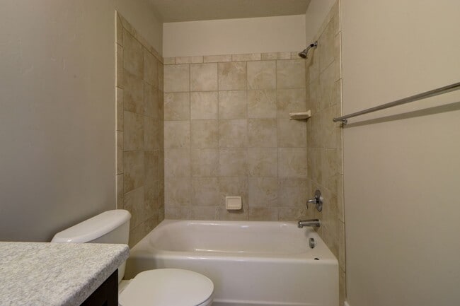 Building Photo - 3 bedroom Ivory Ridge Townhome