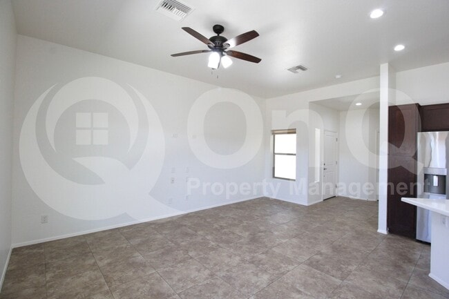 Building Photo - 3113 E Danbury Rd