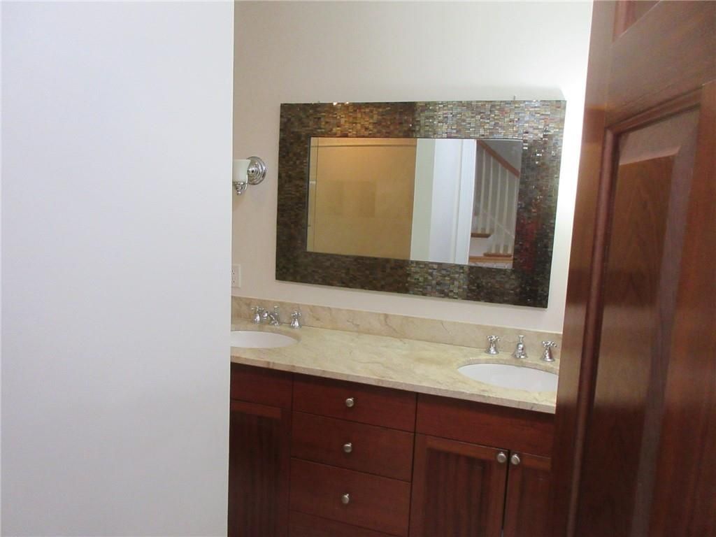 Building Photo - 270 Waterman St