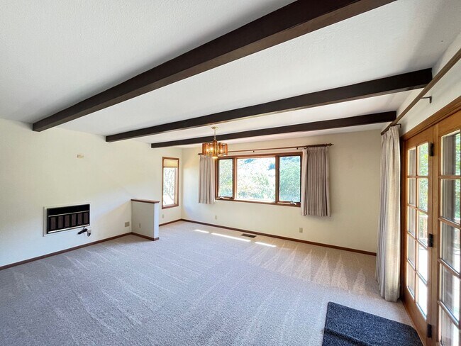Building Photo - Spacious Home with views of the Irish Hill...