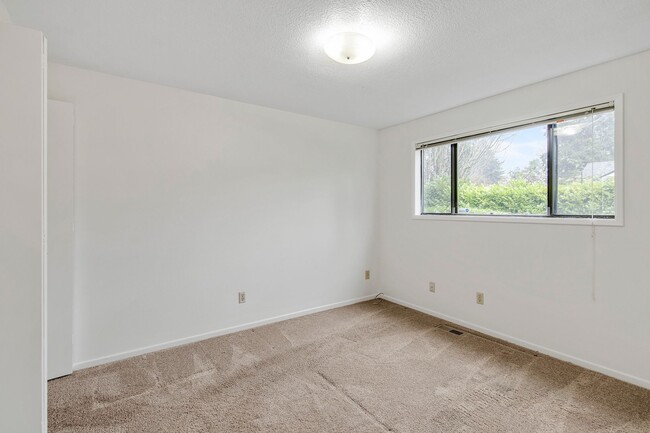 Building Photo - SW Portland - Single Level - 3 Bed, 2 Bath