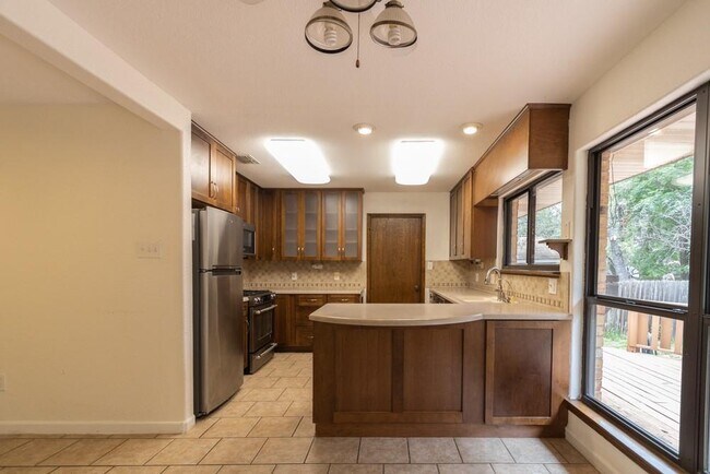 Building Photo - 11101 Froke Cedar Trail