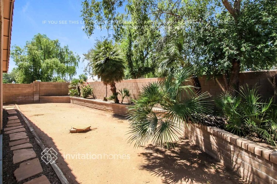 Building Photo - 898 S Silverado St