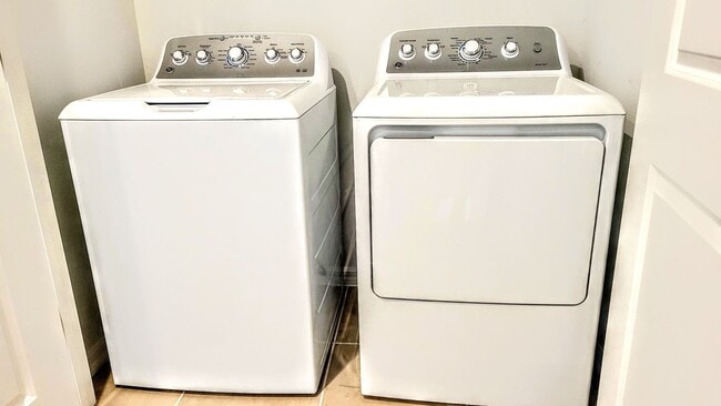 Building Photo - Annual UNfurnished 3/ 2 1/2 townhome in great location near I-75 at Skye Ranch