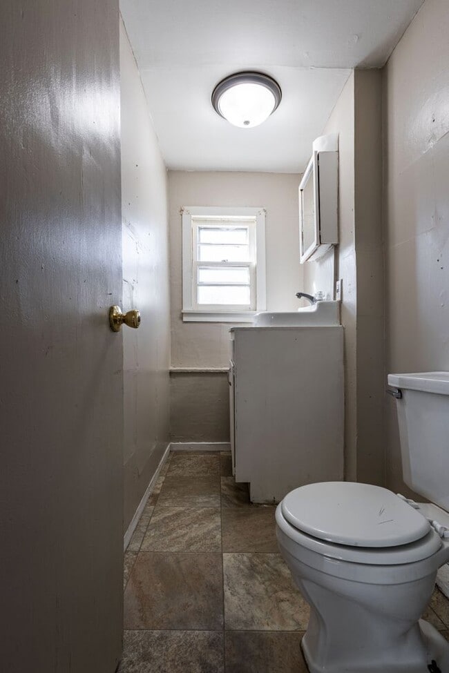 Building Photo - nre936