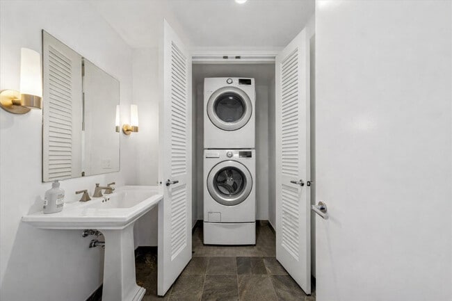 Building Photo - 401 N Wabash Ave