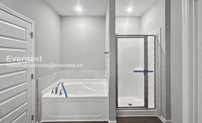 Building Photo - Limited Time Special Offer / 3 Bed, 2 Bath Home with Garage / Pet-Friendly / Vouchers Accepted / ...