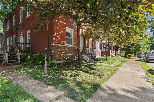 Building Photo - For Rent: Spacious 4 Bedroom Home in South...