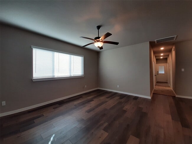 Building Photo - 9741 Grosbeak Ln
