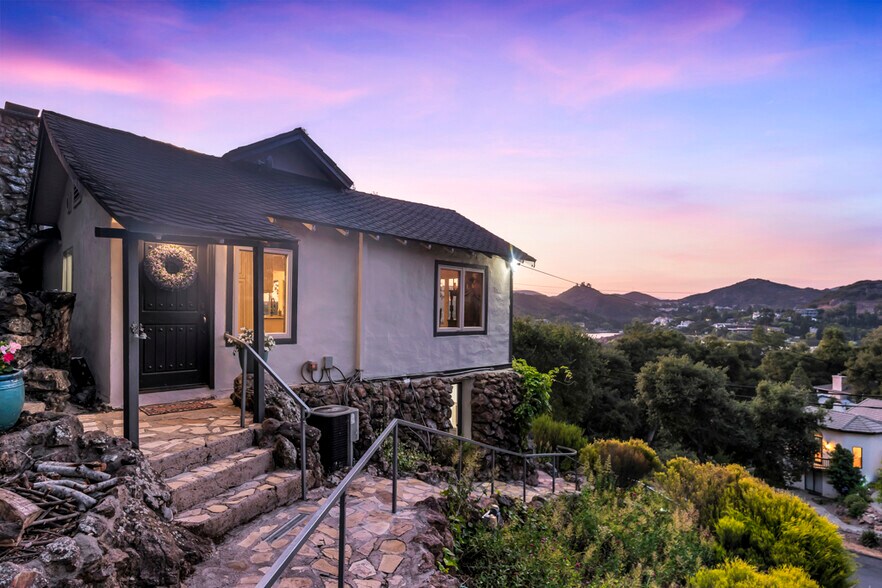 Building Photo - 314 Upper Lake Rd