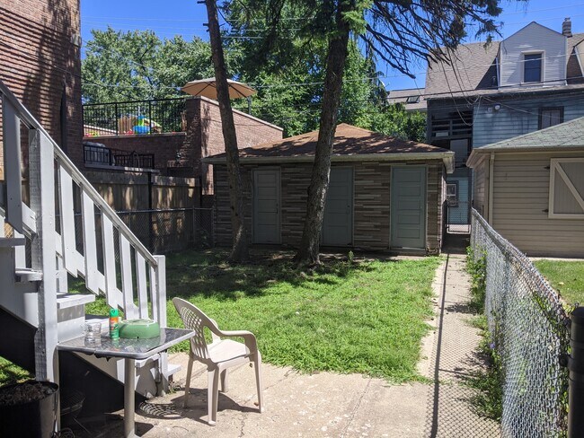 Building Photo - 3507 N Damen Ave