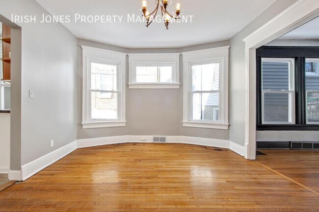 Building Photo - 324 West Ave