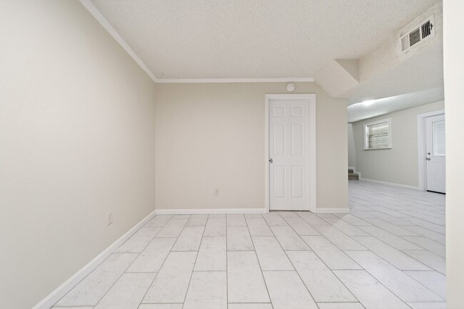 Building Photo - 235 Savely Dr