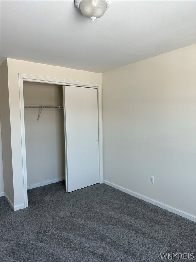 Building Photo - 263 Kaymar Dr