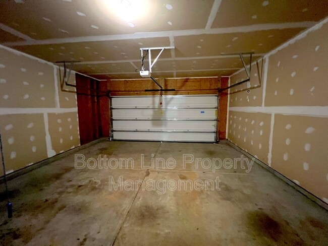 Building Photo - 815 Sarah Laura Ln