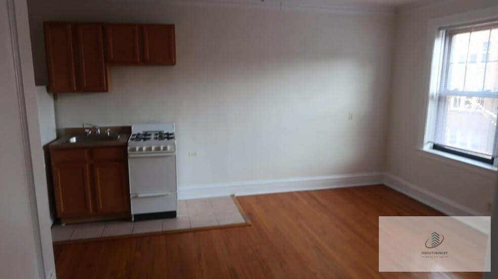 Building Photo - 1712 W Albion Ave