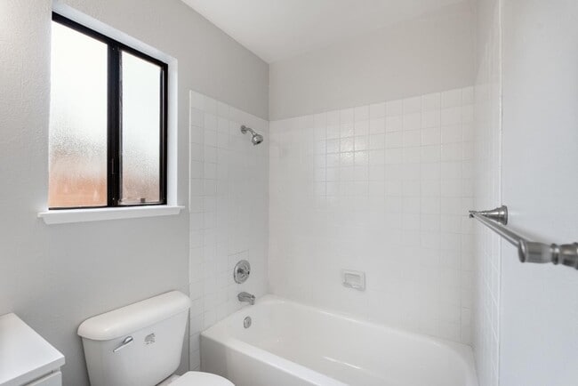 Building Photo - 922 Jungfrau Ct