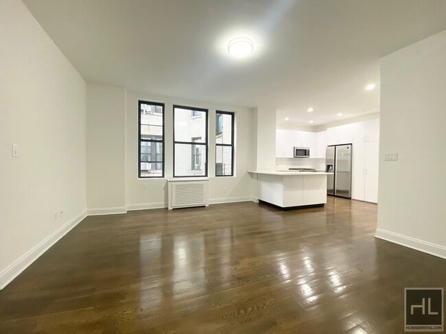 Building Photo - 200 W 58th St