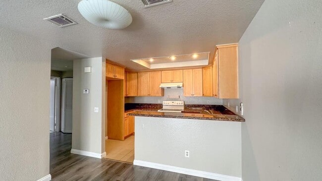 Building Photo - 55 Grenada St