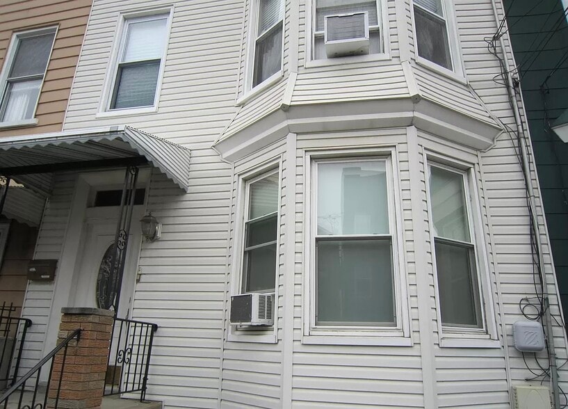 Building Photo - 158 Hopkins Ave
