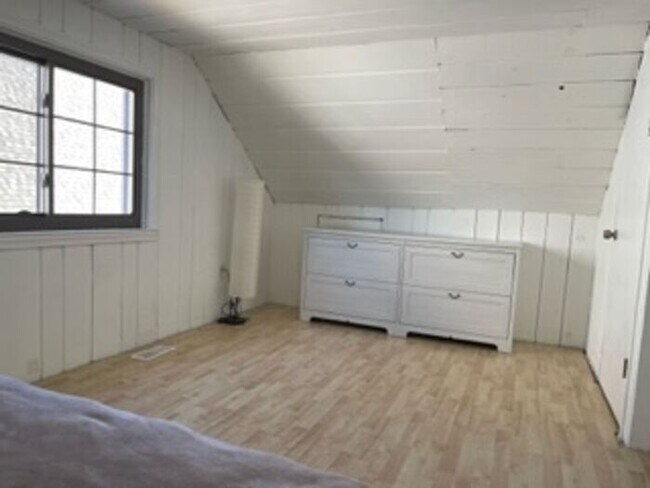 Building Photo - Lake Oakland Lakefront Home - 3 Bedroom 2 ...