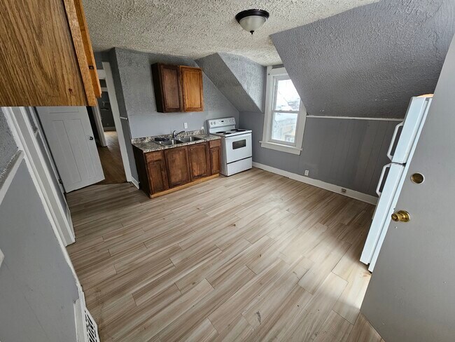 Building Photo - 3133 N 42nd St